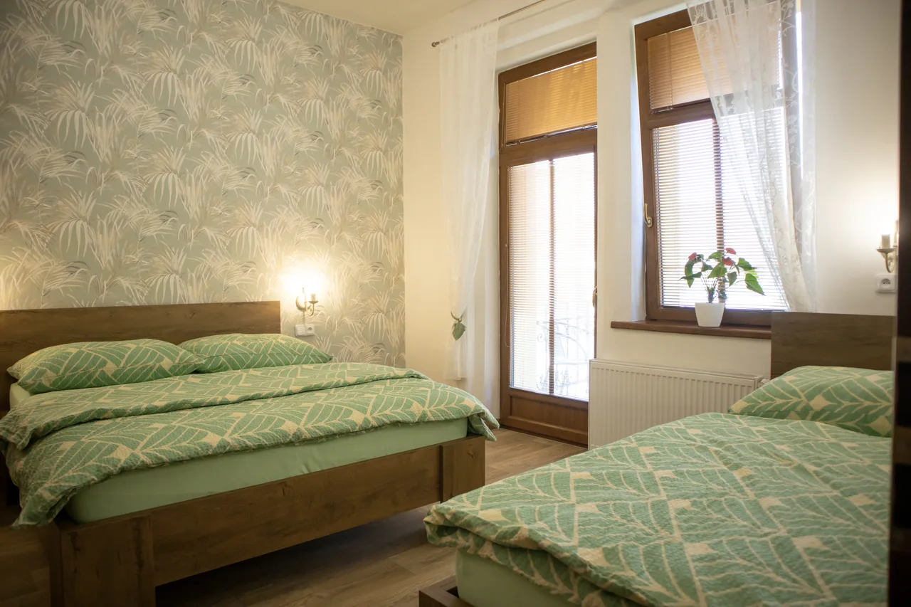 Double and single beds in the bedroom